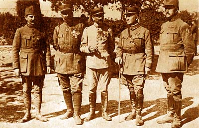 Le Lieutenant-colonel Rollet et une partie de son état-major